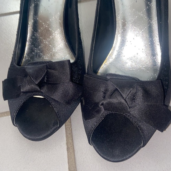 Open toe bow heels - Picture 2 of 6